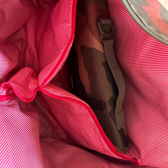 COPY - COPY - Herschel Baby Diaper Bag - Strand Duffle Sprout Camo - Picture 8 of 8